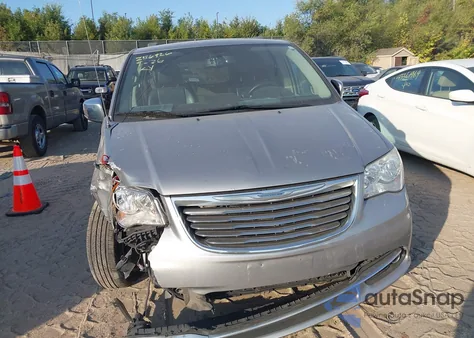 2013 Chrysler Town & Country Touring-L z USA, uszkodzony, nr VIN 2C4RC1CG2DR583471